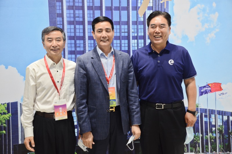 1621432782527756.jpg 領(lǐng)導(dǎo)合影.jpg